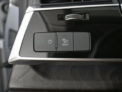 Used 2022 Audi Q8 Premium w/ Convenience Package image 9