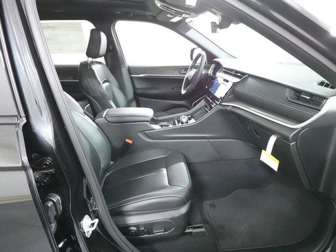 New 2026 Jeep Grand Cherokee L Limited w/ Limited Altitude Package AWD/4WD image 32