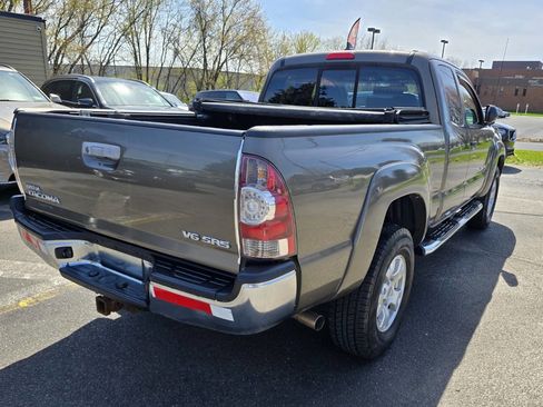 Used 2014 Toyota Tacoma 4x4 Access Cab V6 w/ SR5 Package image 3