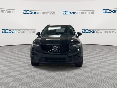 Used 2024 Volvo XC40 B5 Plus AWD/4WD image 3