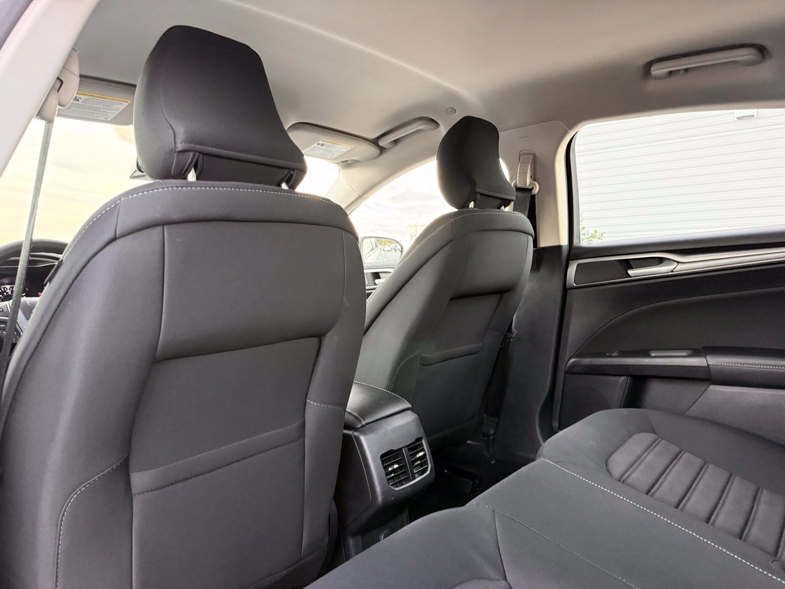 Used 2019 Ford Fusion SE FWD image 16