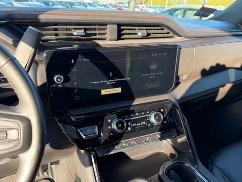 Used 2024 GMC Sierra 2500 AT4 w/ AT4 Preferred Package image 14