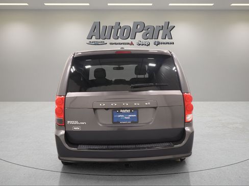 Used 2018 Dodge Grand Caravan SE FWD image 8