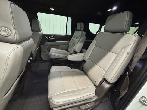 Used 2022 GMC Yukon XL SLT w/ SLT Premium Package AWD/4WD image 14