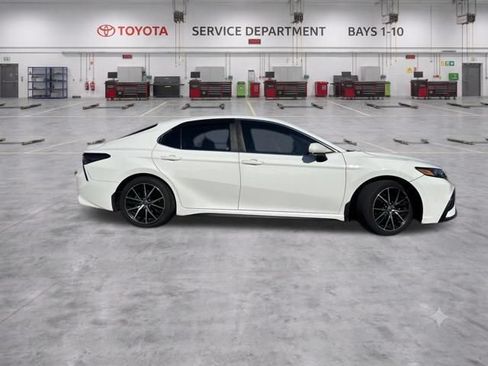 Used 2021 Toyota Camry SE w/ Blackout Package (TMS) FWD image 8
