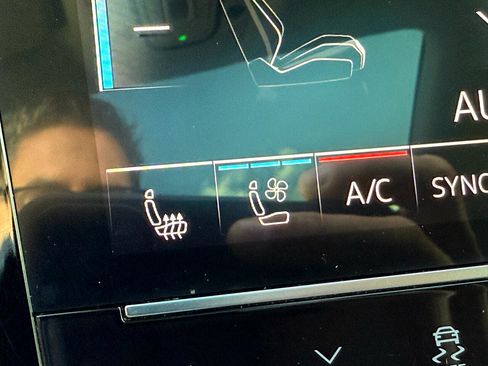 Used 2020 Audi e-tron Premium Plus image 15