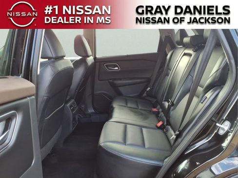 Used 2021 Nissan Rogue SV w/ Premium Package image 24