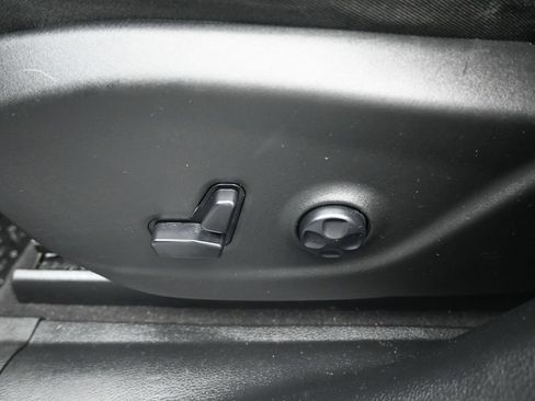 Used 2019 Jeep Cherokee Latitude Plus w/ Cold Weather Group AWD/4WD image 12