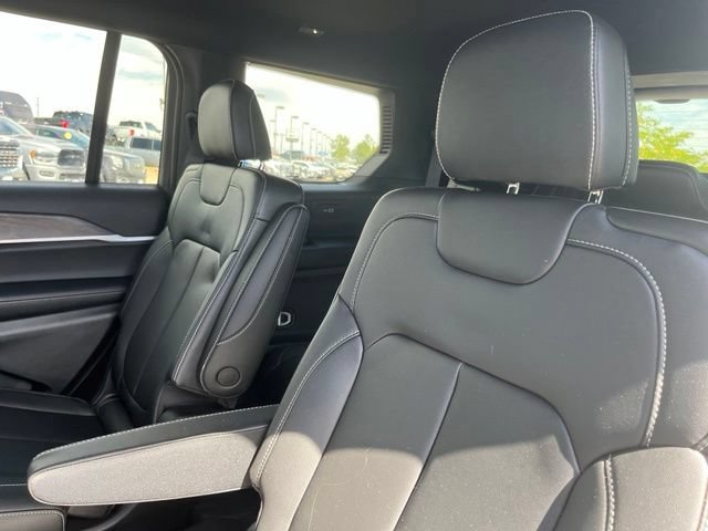 Used 2025 Jeep Grand Cherokee L Limited w/ Trailer Tow Package AWD/4WD image 19