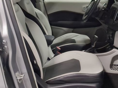 Used 2019 Jeep Compass Latitude image 33