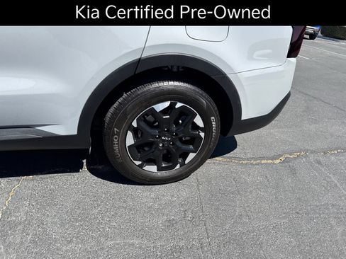 Certified 2025 Kia Sorento S FWD image 13