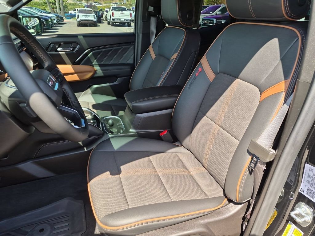 Used 2025 GMC Canyon AT4 AWD/4WD image 17