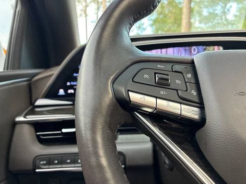Used 2022 Cadillac Escalade ESV Premium Luxury AWD/4WD image 28