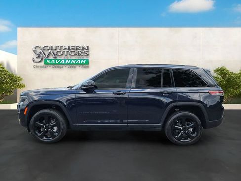 Used 2024 Jeep Grand Cherokee Limited w/ Black Appearance Package AWD/4WD image 2