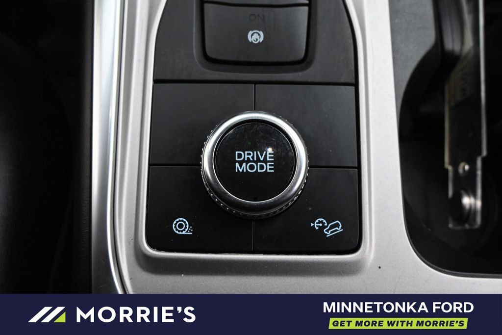 Used 2023 Ford Explorer XLT w/ Equipment Group 202A AWD/4WD image 33