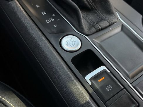 Used 2021 Volkswagen Atlas SE FWD image 18