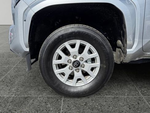 Certified 2025 Toyota Tacoma SR5 AWD/4WD image 10