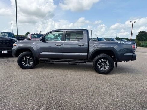 Used 2023 Toyota Tacoma TRD Off-Road w/ Technology Package AWD/4WD image 10