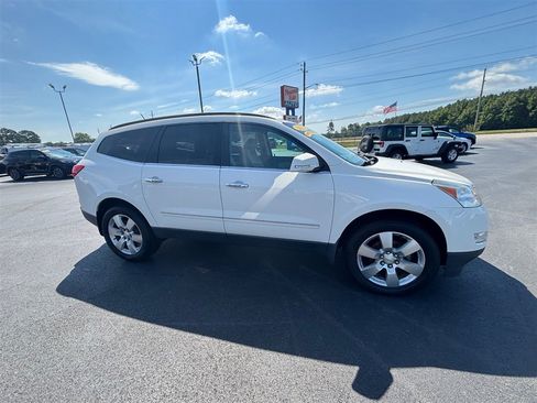 Used 2011 Chevrolet Traverse LTZ FWD image 9