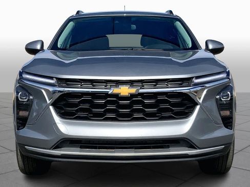 Used 2025 Chevrolet Trax LT w/ LT Convenience Package image 4