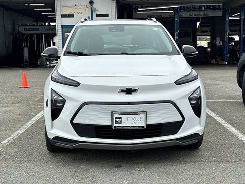 Used 2023 Chevrolet Bolt EUV Premier w/ Sun & Sound Package FWD image 3