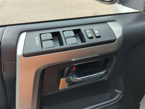 Used 2020 Toyota 4Runner SR5 image 21