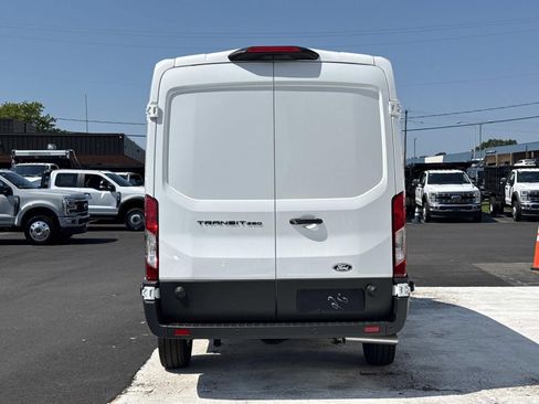 New 2026 Ford Transit 250 148 Medium Roof w/ Load Area Protection Package RWD image 4