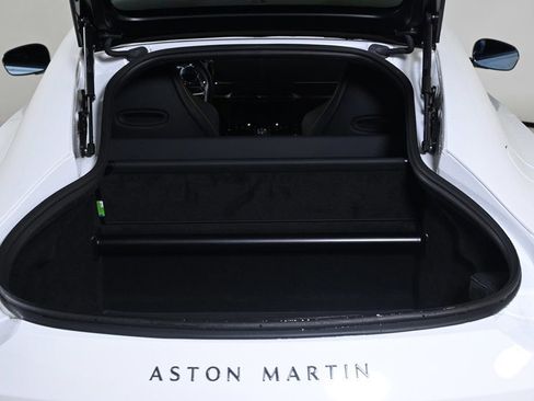 Used 2025 Aston Martin V8 Vantage Coupe image 25