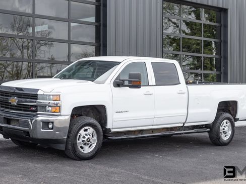 Used 2015 Chevrolet Silverado 2500 LT w/ Z71 Package, Off-Road image 2