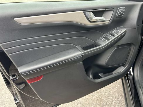 Used 2021 Ford Escape SEL w/ Technology Package FWD image 18