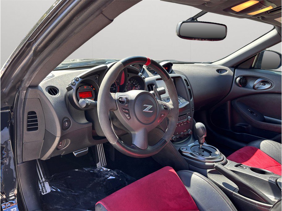 Used 2019 Nissan 370Z NISMO RWD image 6