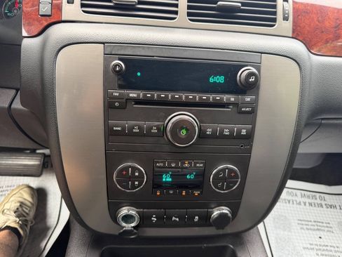 Used 2014 GMC Yukon XL SLT w/ SLT-2 Equipment Package AWD/4WD image 15