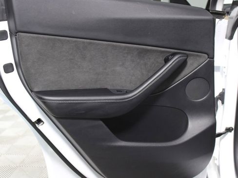 Used 2021 Tesla Model Y Long Range image 23