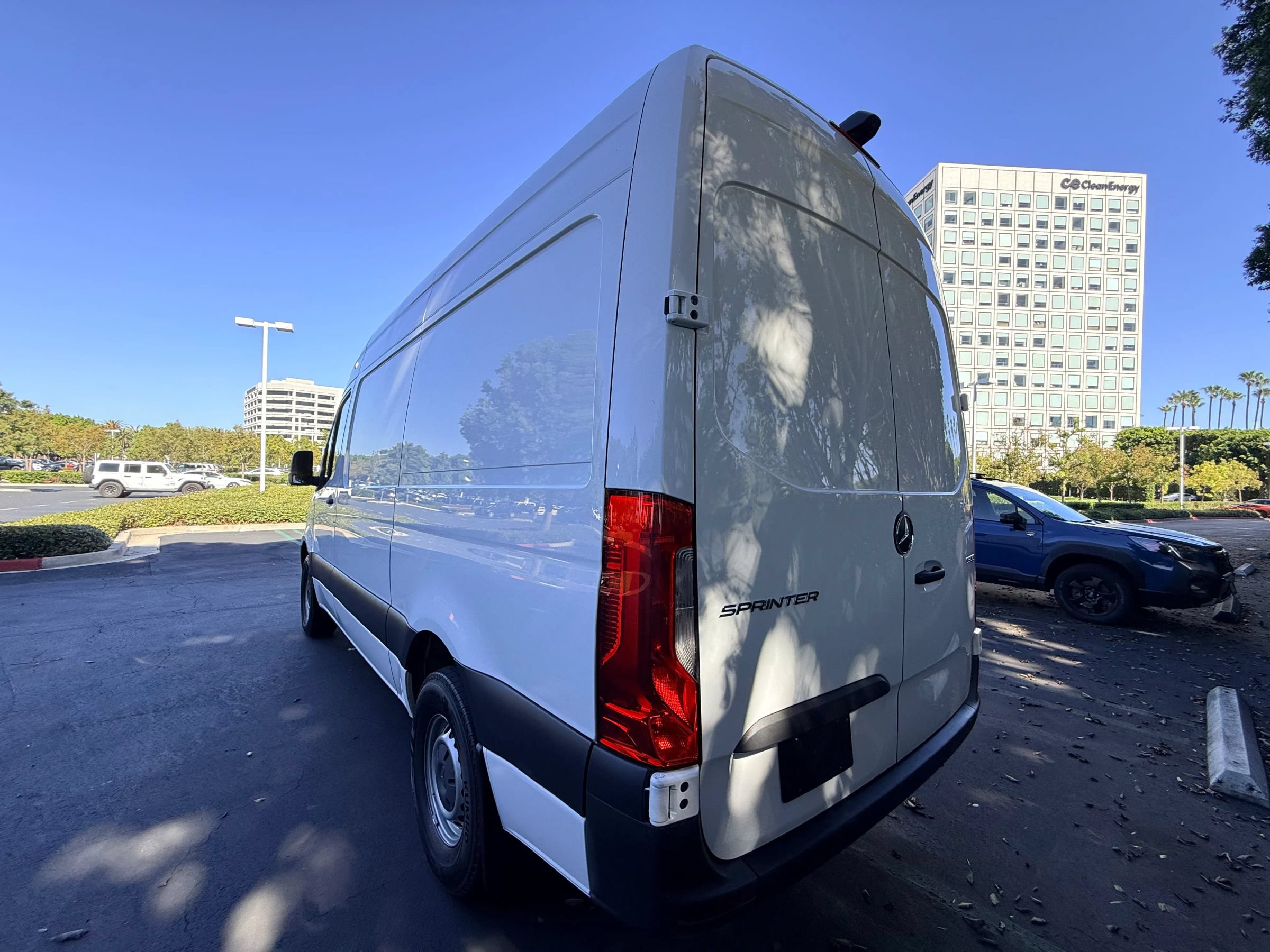Used 2022 Mercedes-Benz Sprinter 2500 144 Cargo image 5