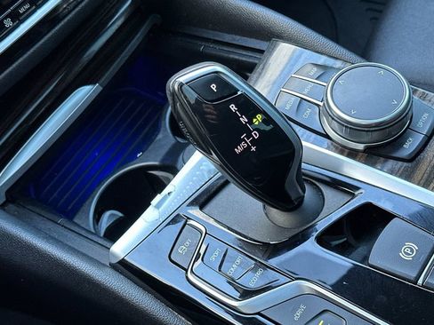 Used 2020 BMW 530e 530e iPerformance w/ Convenience Package image 23