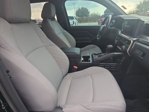 Used 2025 Toyota Tacoma SR5 AWD/4WD image 11