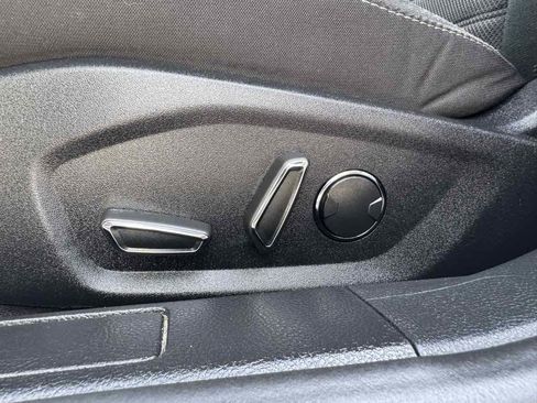 Used 2019 Ford Fusion SE image 25