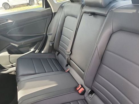 Used 2024 Volkswagen Jetta SE FWD image 10