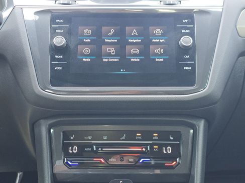 Certified 2024 Volkswagen Tiguan SE R-Line AWD/4WD image 25