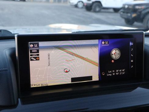 Used 2021 Lexus LX 570 4WD w/ Luxury Package image 20