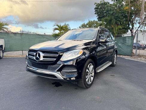 Used 2018 Mercedes-Benz GLE 350 w/ Premium 1 Package image 3