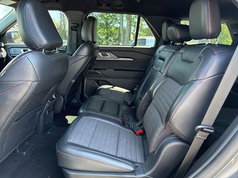 Used 2025 Ford Explorer ST-Line w/ ST-Line Street Pack image 5