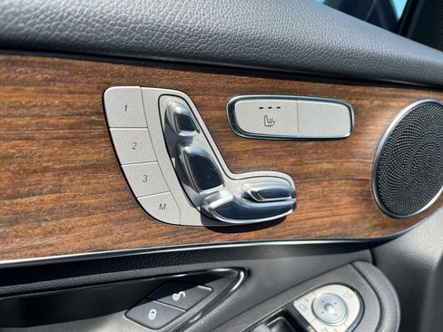 Used 2021 Mercedes-Benz GLC 300 4MATIC image 20