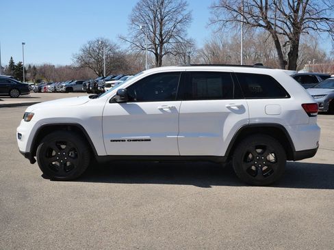 Used 2019 Jeep Grand Cherokee Laredo image 6