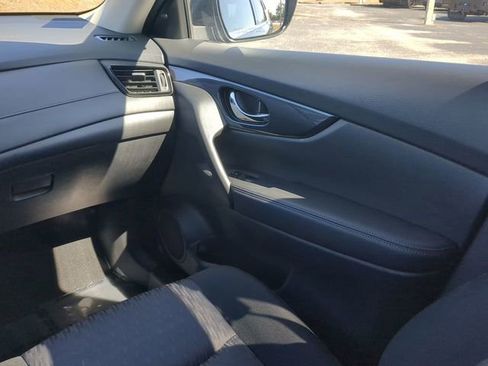 Used 2020 Nissan Rogue SV image 19