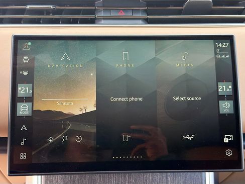 Used 2025 Land Rover Range Rover SE image 33