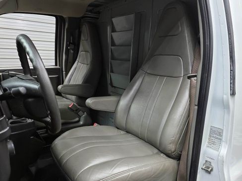 Used 2023 GMC Savana 2500 w/ Driver Convenience Package RWD image 18