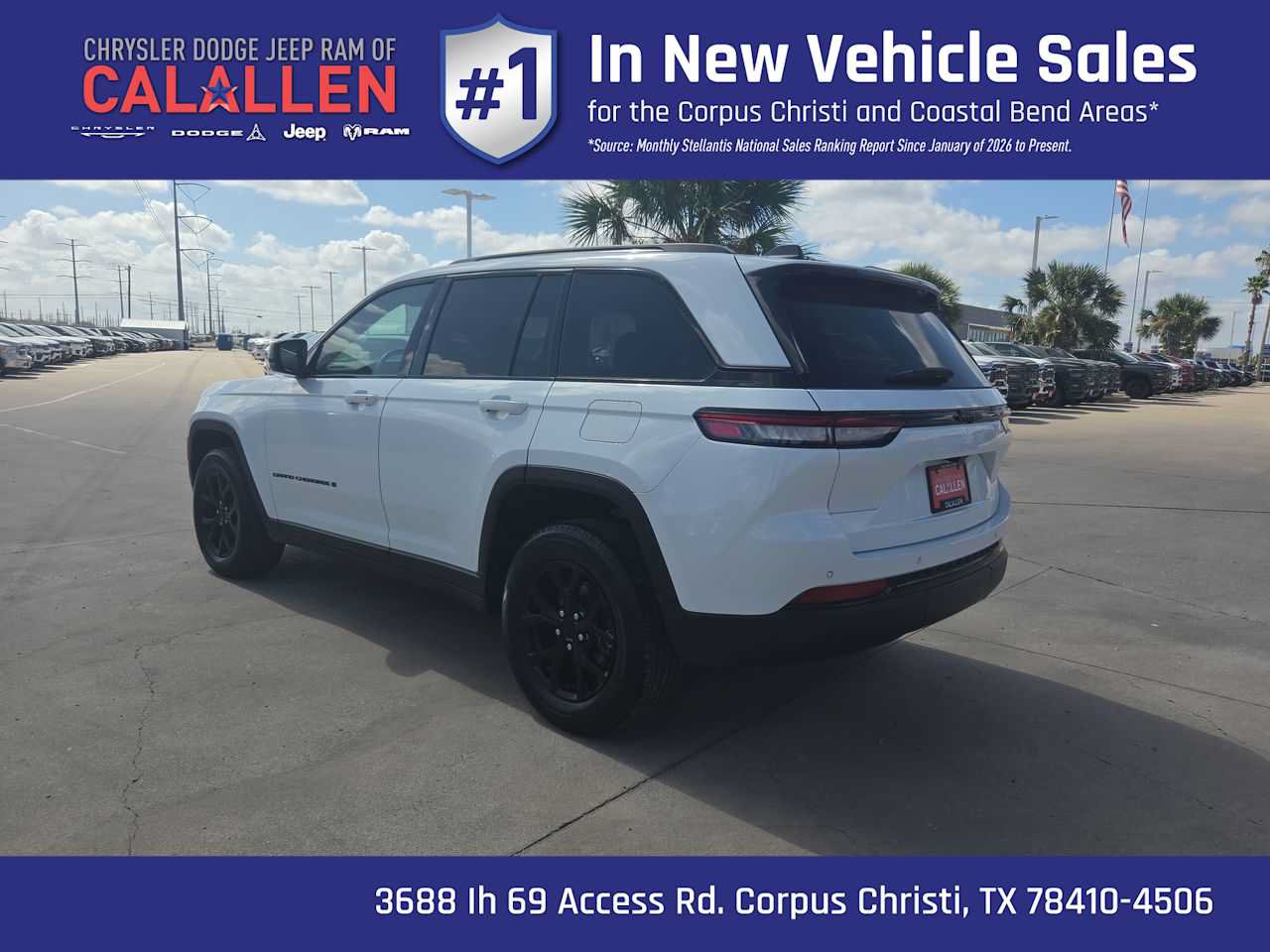 Used 2024 Jeep Grand Cherokee Laredo RWD image 12