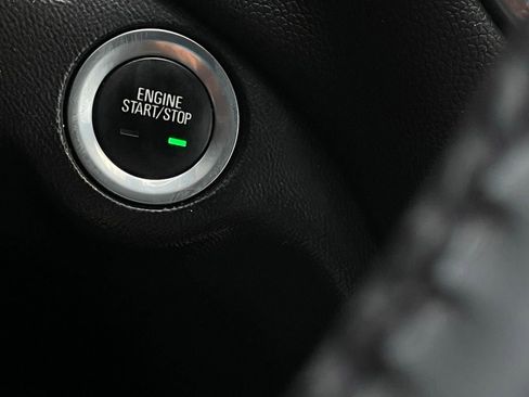 Used 2019 Chevrolet Equinox LT FWD image 16