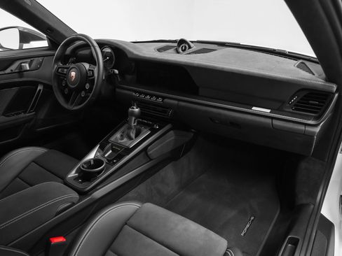 Certified 2025 Porsche 911 GT3 RS RWD image 40